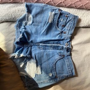 Levi shorts size 26